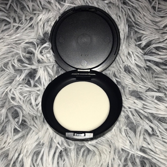 MAC studio waterweight powder - dark deep - Picture 6 of 10